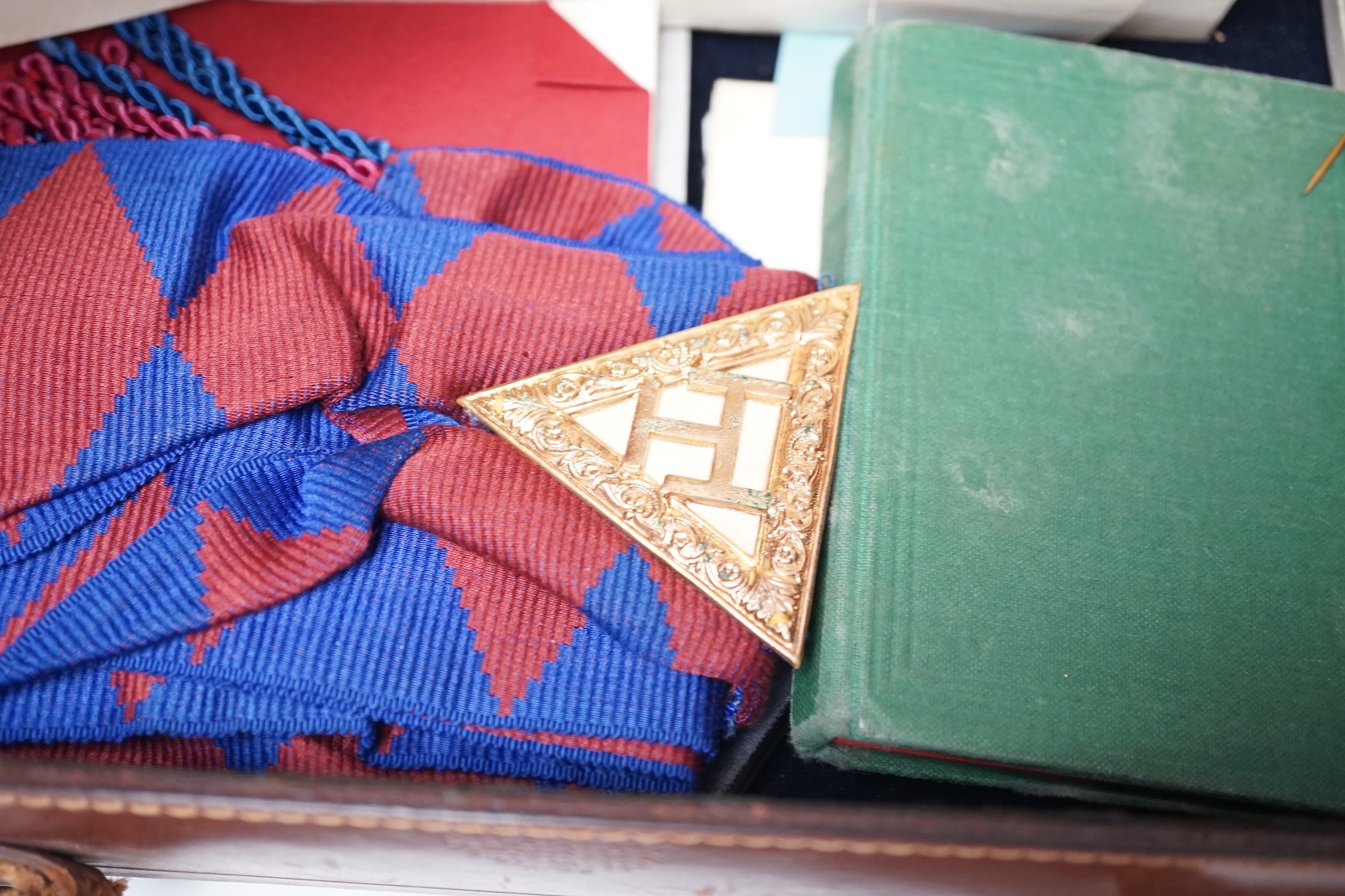 Various Masonic wares in a leather case